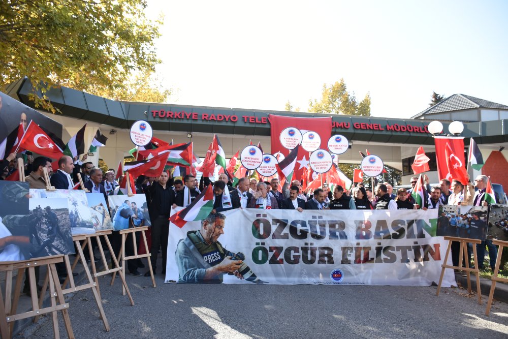 TRT Genel Müdürlüğü Önünde "Özgür Basın Özgür Filistin" Eylemi Gerçekleştirildi