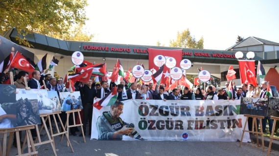 TRT Genel Müdürlüğü Önünde "Özgür Basın Özgür Filistin" Eylemi Gerçekleştirildi