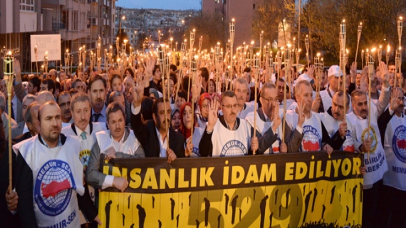 Memur-Sen, Özgürlük Ateşiyle BM Önünde Darağacını Yaktı