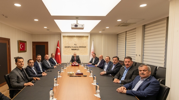 Çalışma ve Sosyal Güvenlik Bakanı Prof. Dr. Vedat Işıkhan'a Memur-Sen Heyetinden Hayırlı Olsun Ziyareti